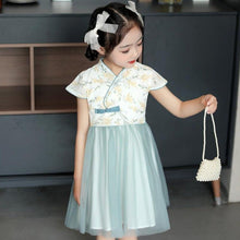 Muatkan imej ke dalam penonton Galeri, Floral Cheongsam Top Chiffon Skirt Traditional Girl&#39;s Chinese Dress
