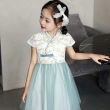 Muatkan imej ke dalam penonton Galeri, Floral Cheongsam Top Chiffon Skirt Traditional Girl&#39;s Chinese Dress
