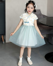 Muatkan imej ke dalam penonton Galeri, Floral Cheongsam Top Chiffon Skirt Traditional Girl&#39;s Chinese Dress
