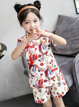 Muatkan imej ke dalam penonton Galeri, Cheongsam Top &amp; Short Pants Traditional Girl&#39;s Chinese Suit
