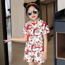 Muatkan imej ke dalam penonton Galeri, Cheongsam Top &amp; Short Pants Traditional Girl&#39;s Chinese Suit
