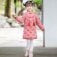 Muatkan imej ke dalam penonton Galeri, Sweetheart Pattern Wadded Kid&#39;s Cheongsam Chinese Dress with Tassels
