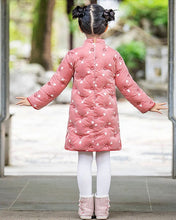 Muatkan imej ke dalam penonton Galeri, Sweetheart Pattern Wadded Kid&#39;s Cheongsam Chinese Dress with Tassels
