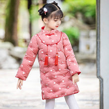 Muatkan imej ke dalam penonton Galeri, Sweetheart Pattern Wadded Kid&#39;s Cheongsam Chinese Dress with Tassels
