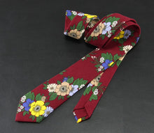 Load image into Gallery viewer, Floral Signature Cotton Oriental Style Gentleman Necktie
