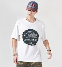 Muatkan imej ke dalam penonton Galeri, Reflect Light Print 100%  Cotton Round Neck Chinese T-shirt
