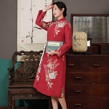 Muatkan imej ke dalam penonton Galeri, Long Sleeve Fancy Cotton Fur Collar Chinese Style Floral Wadded Coat
