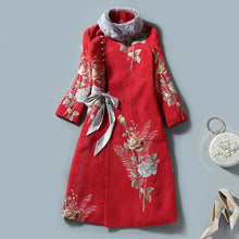 Muatkan imej ke dalam penonton Galeri, Long Sleeve Fancy Cotton Fur Collar Chinese Style Floral Wadded Coat
