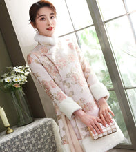 Muatkan imej ke dalam penonton Galeri, Floral Brocade Fur Edge Women&#39;s Chinese Style Wadded Coat with Bowknot Belt
