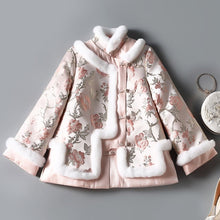 Muatkan imej ke dalam penonton Galeri, Floral Brocade Fur Edge Women&#39;s Chinese Style Wadded Coat with Strap Buttons
