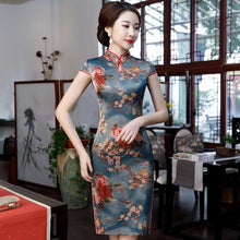 Muatkan imej ke dalam penonton Galeri, Cap Sleeve Knee Length Floral Silk Cheongsam Chinese Dress
