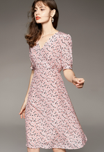 Muatkan imej ke dalam penonton Galeri, Dorothy Silk Dress
