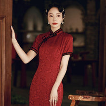 Muatkan imej ke dalam penonton Galeri, Floral pattern, Imitation Hua luo silk long Qipao
