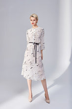 Muatkan imej ke dalam penonton Galeri, 100% Heavy Silk Women&#39;s Runway Dresses O Neck 3/4 Sleeves Printed Sash Belt Fashion Casual Spring Summer Dresses
