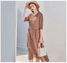 Muatkan imej ke dalam penonton Galeri, 100% Silk Women&#39;s Runway Dresses Sexy V Neck Half Sleeves Printed Lace Up Waist Fashion Casual Holiday Dresses
