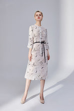 Muatkan imej ke dalam penonton Galeri, 100% Heavy Silk Women&#39;s Runway Dresses O Neck 3/4 Sleeves Printed Sash Belt Fashion Casual Spring Summer Dresses
