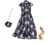 Muatkan imej ke dalam penonton Galeri, 100% Silk Women&#39;s Dress O Neck Short Sleeves Sash Belt Animals Printed Fashion Casual Mid Runway Dresses
