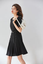 Muatkan imej ke dalam penonton Galeri, Stacy Pleat Button-Down Dress
