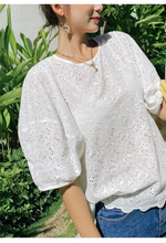 Muatkan imej ke dalam penonton Galeri, Cherlyn Eyelet Top
